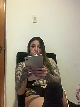 Snapshot of AlanaRoa_ chatting on July 7, 6:47 am AlanaRoa online show from July 7, 6:47 am