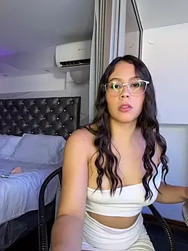 LauriLenix online show from April 30, 8:37 pm