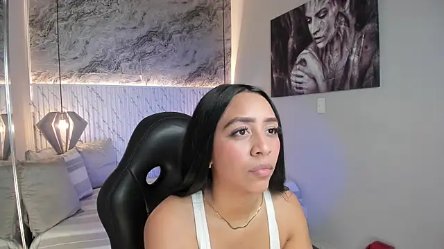 Esmeralda  18 online show from June 5, 8:36 pm