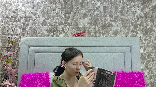 Naomimolie online show from June 10, 12:26 pm