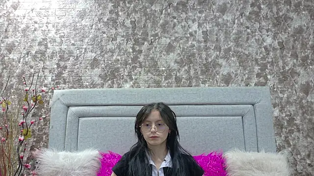 Snapshot of Naomimolie chatting on June 19, 12:31 pm Naomimolie online show from June 19, 12:31 pm