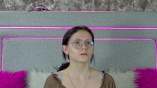 Snapshot of Naomimolie chatting on July 16, 12:00 pm Naomimolie online show from July 16, 12:00 pm