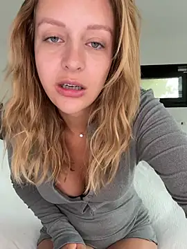 Snapshot of agatheeex chatting on June 23, 3:43 pm agatheeex online show from June 23, 3:43 pm