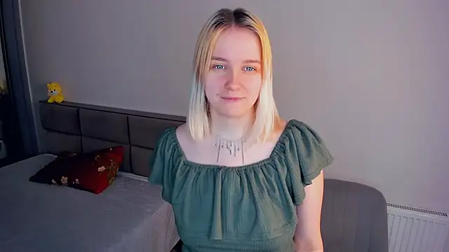 AveIinaStromain online show from March 17, 6:06 am