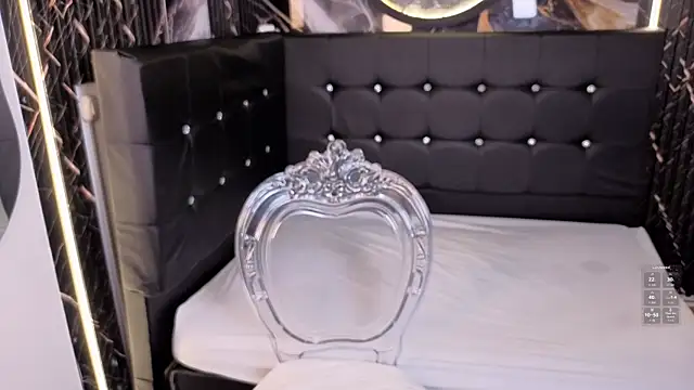 ManuelaVeeleez online show from June 6, 3:44 am