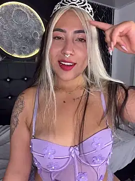 ManuelaVeeleez online show from June 14, 6:04 am