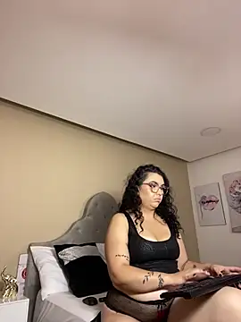 AlmaraRouge online show from May 2, 8:25 pm
