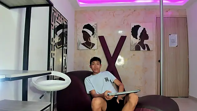 SKINNY BOYXXX online show from March 25, 7:25 am