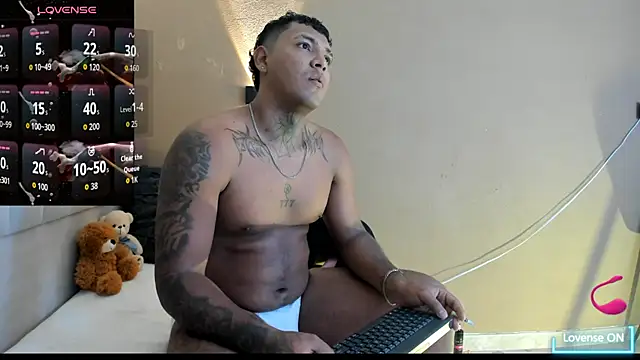 Snapshot of Axell_king07 chatting on May 23, 11:47 am Axell king07 online show from May 23, 11:47 am