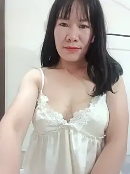 Snapshot of Bondgirl_9 chatting on July 28, 8:52 pm Bondgirl 9 online show from July 28, 8:52 pm