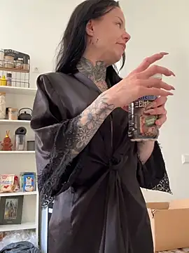 SkinnyLilly online show from April 27, 8:23 am