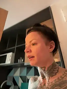 SkinnyLilly online show from June 8, 4:35 am