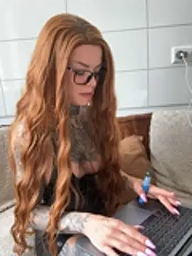 SkinnyLilly online show from July 3, 2:45 pm