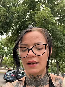 SkinnyLilly online show from July 17, 12:45 pm