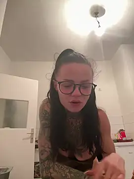 SkinnyLilly online show from July 27, 7:32 pm