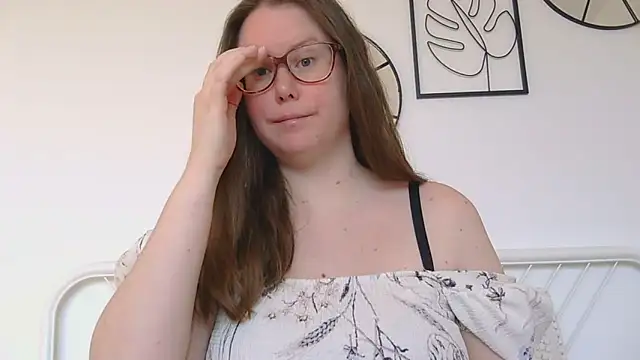 Snapshot of CelineThompson chatting on March 6, 12:34 pm CelineThompson online show from March 6, 12:34 pm