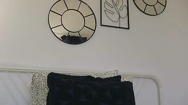Snapshot of CelineThompson chatting on April 8, 1:33 pm CelineThompson online show from April 8, 1:33 pm
