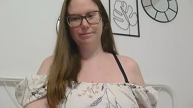 Snapshot of CelineThompson chatting on April 22, 7:04 pm CelineThompson online show from April 22, 7:04 pm