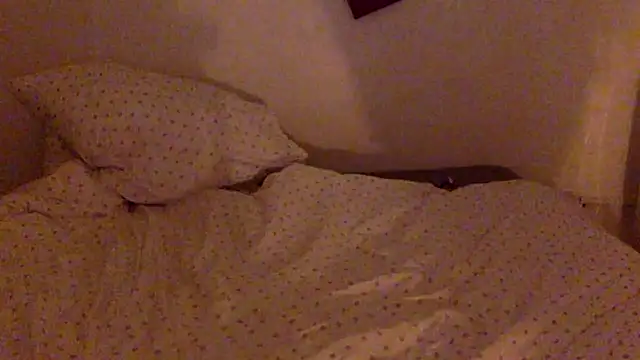 Snapshot of douce_blanche13 chatting on March 8, 8:01 pm douce blanche13 online show from March 8, 8:01 pm