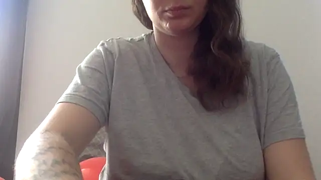 Snapshot of douce_blanche13 chatting on April 9, 9:47 am douce blanche13 online show from April 9, 9:47 am