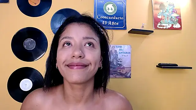 Snapshot of lilithevil32 chatting on May 18, 4:07 am lilithevil32 online show from May 18, 4:07 am