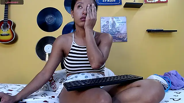 Snapshot of lilithevil32 chatting on June 2, 3:19 am lilithevil32 online show from June 2, 3:19 am