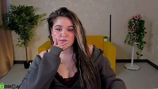 leilawinx online show from March 14, 5:46 am