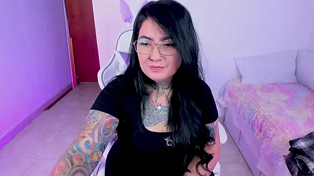 Snapshot of heeyy_kitty chatting on July 14, 10:04 pm heeyy kitty online show from July 14, 10:04 pm