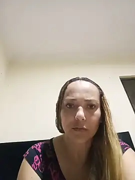 Snapshot of KahiaSmith chatting on July 4, 2:40 am KahiaSmith online show from July 4, 2:40 am