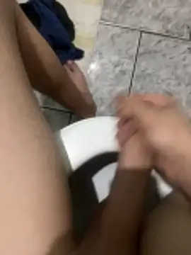 Snapshot of 6dilax9 chatting on June 5, 10:37 pm 6dilax9 online show from June 5, 10:37 pm