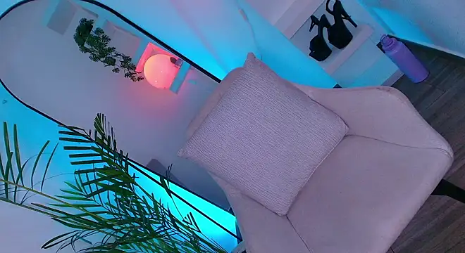 dalilathoms  online show from March 18, 10:35 pm