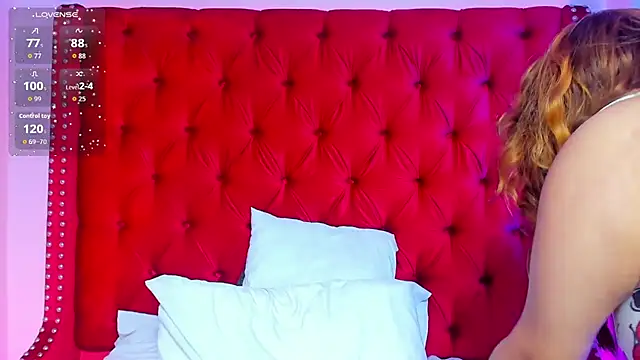 Snapshot of SunnyHoney_ chatting on June 9, 12:17 pm SunnyHoney online show from June 9, 12:17 pm