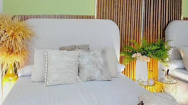 VanessaOwens1 online show from March 9, 2:10 pm