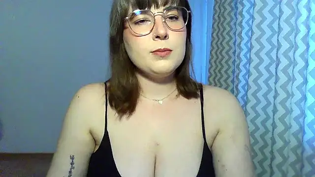 Snapshot of ClaraHard chatting on June 26, 6:23 pm ClaraHard online show from June 26, 6:23 pm