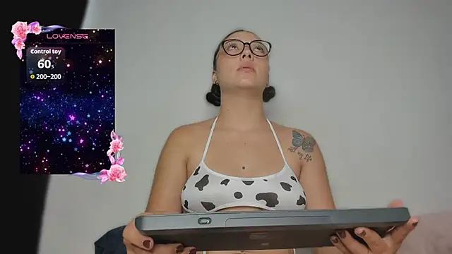 Pamelaa moon online show from March 26, 2:33 pm