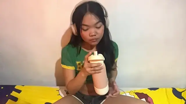 LynneCharley online show from March 14, 1:23 am