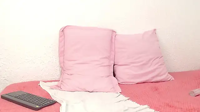 Snapshot of sexxylatinx1 chatting on July 28, 8:52 pm sexxylatinx1 online show from July 28, 8:52 pm