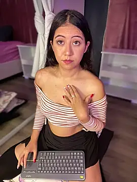 Lunaliaa  online show from March 12, 5:13 am