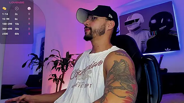 Snapshot of NikoHank_ chatting on June 23, 7:39 am NikoHank online show from June 23, 7:39 am