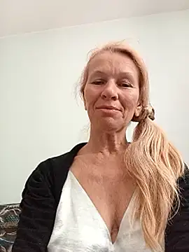 Snapshot of ViktoriaSexi1 chatting on May 4, 8:10 am ViktoriaSexi1 online show from May 4, 8:10 am