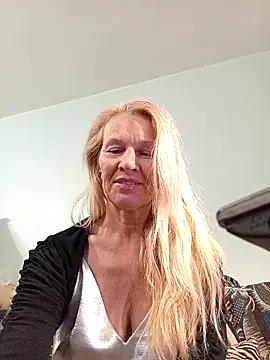 Snapshot of ViktoriaSexi1 chatting on May 4, 8:16 pm ViktoriaSexi1 online show from May 4, 8:16 pm