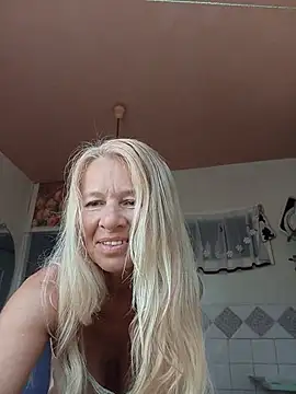 Snapshot of ViktoriaSexi1 chatting on June 6, 5:12 am ViktoriaSexi1 online show from June 6, 5:12 am