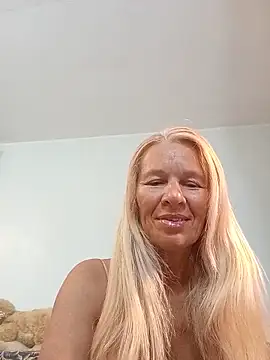 Snapshot of ViktoriaSexi1 chatting on June 7, 8:01 pm ViktoriaSexi1 online show from June 7, 8:01 pm