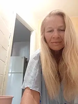 Snapshot of ViktoriaSexi1 chatting on June 17, 5:10 am ViktoriaSexi1 online show from June 17, 5:10 am