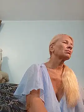 Snapshot of ViktoriaSexi1 chatting on June 17, 8:10 pm ViktoriaSexi1 online show from June 17, 8:10 pm