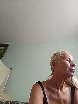 Snapshot of ViktoriaSexi1 chatting on July 4, 5:35 am ViktoriaSexi1 online show from July 4, 5:35 am