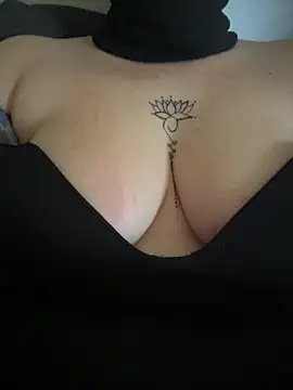 Snapshot of -coppiavogliosa69- chatting on April 1, 1:01 pm -coppiavogliosa69- online show from April 1, 1:01 pm