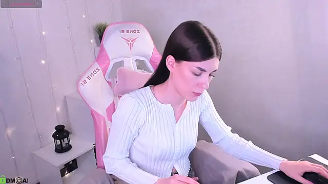 Snapshot of LunaRossaa chatting on May 8, 1:22 am LunaRossaa online show from May 8, 1:22 am
