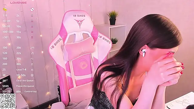 Snapshot of LunaRossaa chatting on May 27, 1:57 am LunaRossaa online show from May 27, 1:57 am