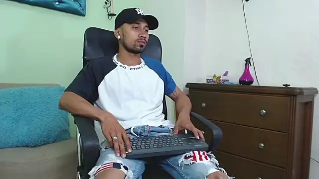 RichardWithe  online show from March 10, 12:10 pm